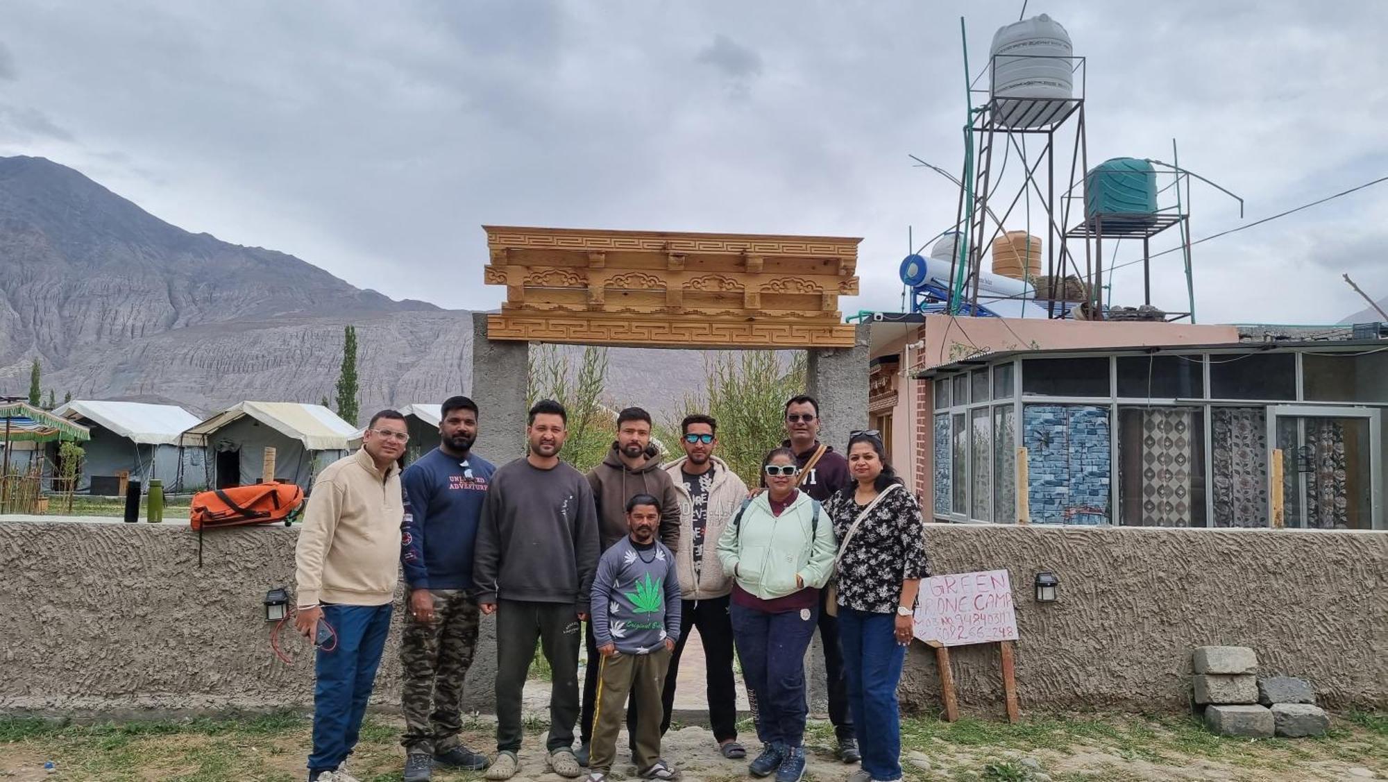 Green Throne Camp Bed & Breakfast Leh Bagian luar foto