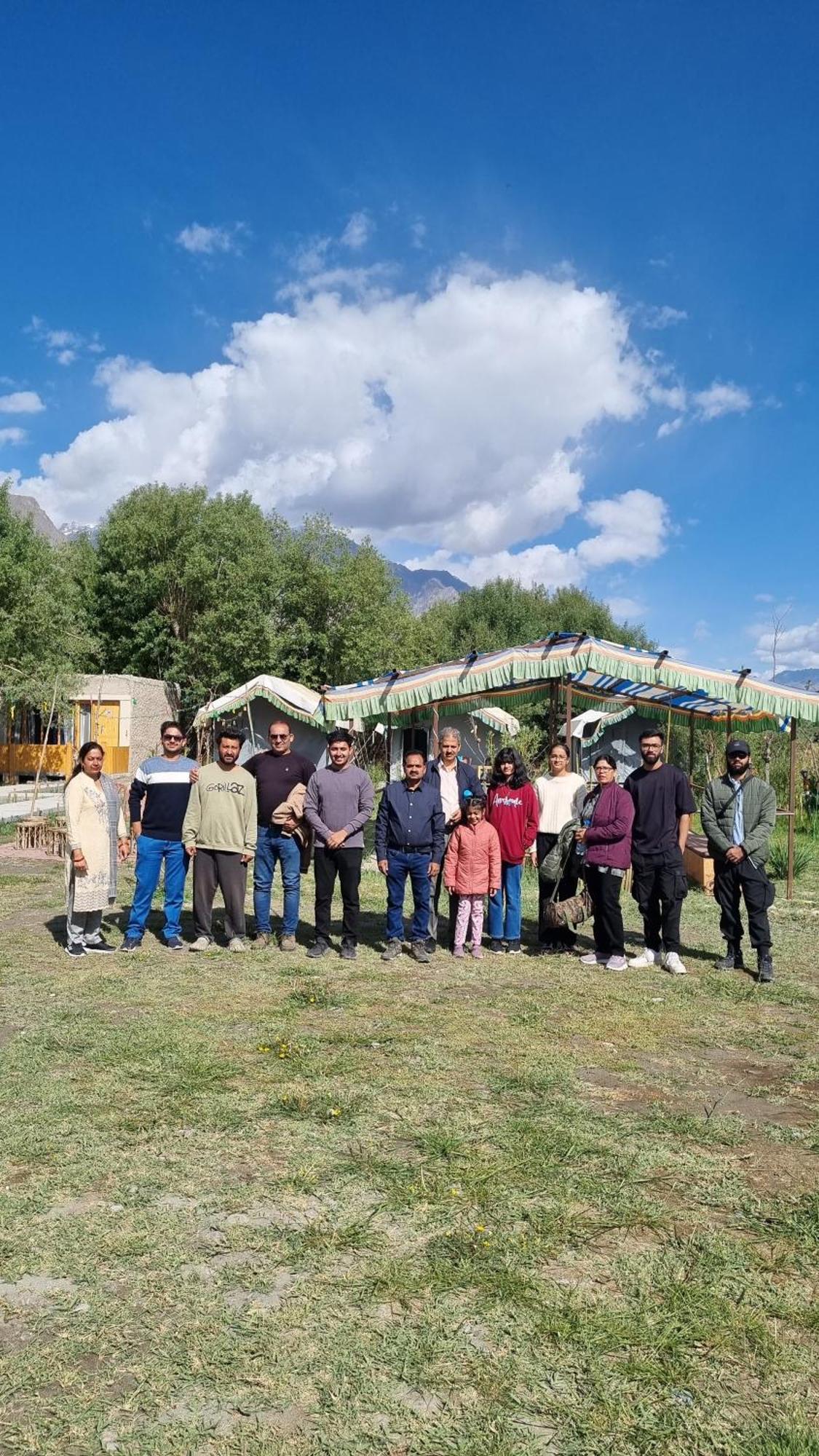 Green Throne Camp Bed & Breakfast Leh Bagian luar foto